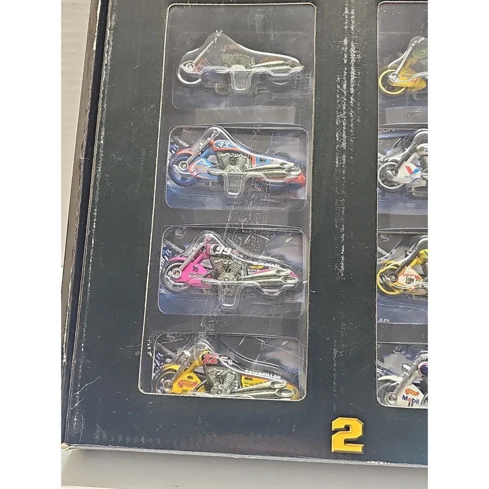 Hot Wheels Racing NASCAR 2000 Scorchin' Scooter Set Collector Series 16 Vehicles